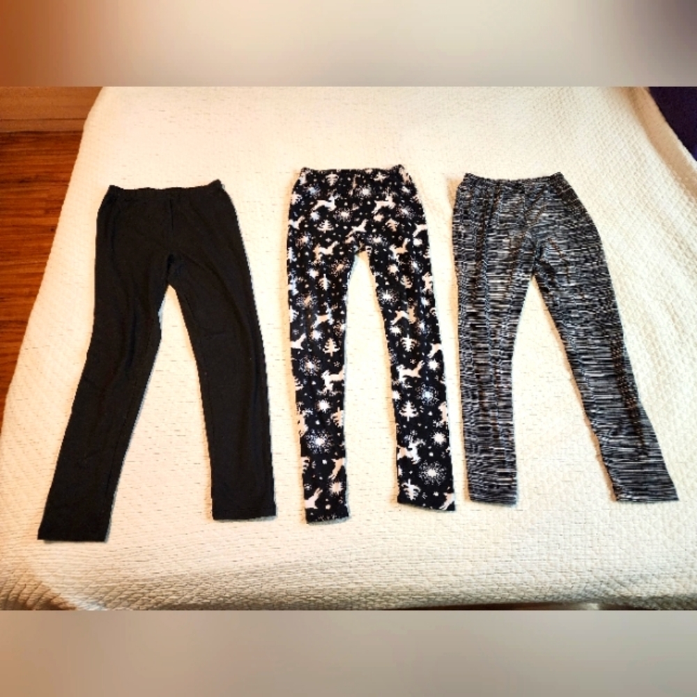 SOLD 🦌🎄🎁 Holiday Girls Leggings (Mix and Match Deals)